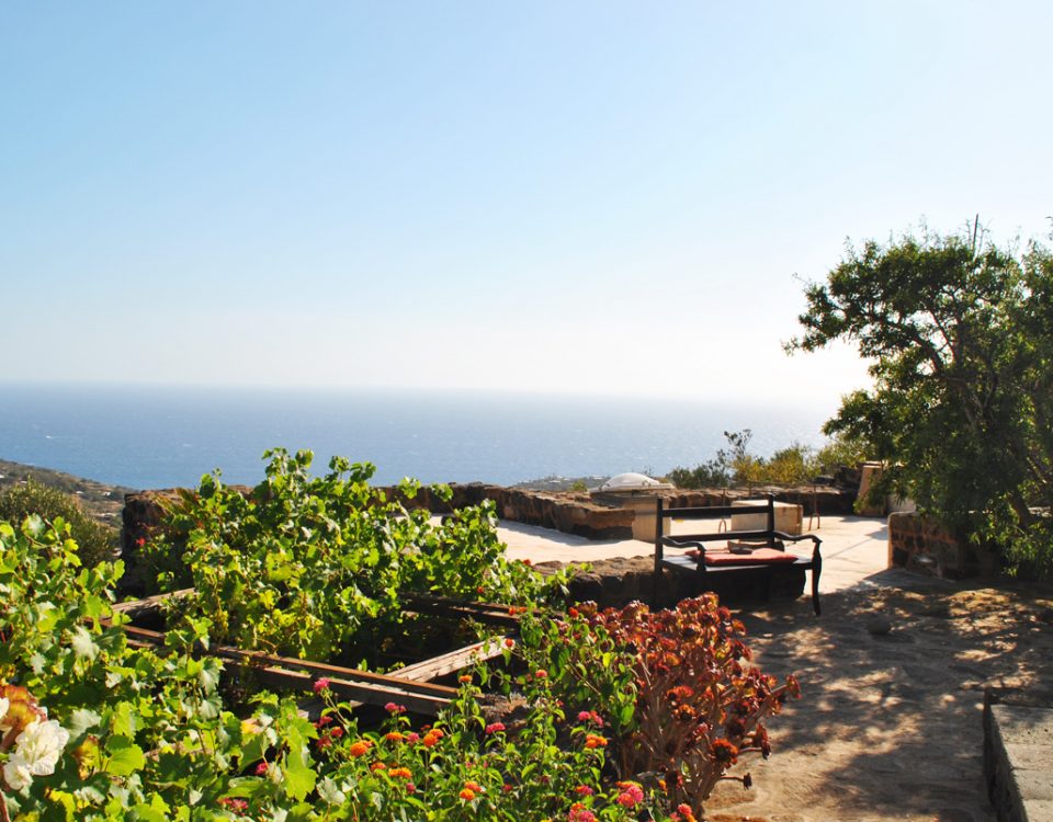 Villa-Longo-Bonsulton-Esterno-Mare-Dammuso-Pantelleria-Relax